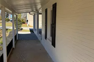 401 Bradshaw Ave, Hendersonville, NC 28792 - Photo 5