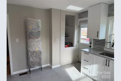 401 Bradshaw Avenue, Hendersonville, NC 28792 - Photo 15