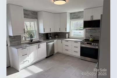 401 Bradshaw Avenue, Hendersonville, NC 28792 - Photo 11