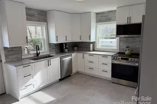 401 Bradshaw Ave, Hendersonville, NC 28792 - Photo 11