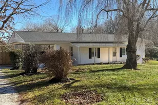 401 Bradshaw Ave, Hendersonville, NC 28792 - Photo 3