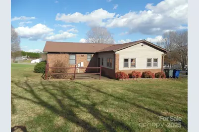 106 Belleview Drive NE, Conover, NC 28613 - Photo 5