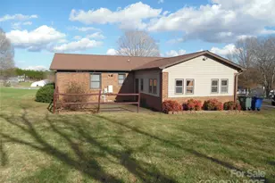 106 Belleview Dr NE, Conover, NC 28613 - Photo 5