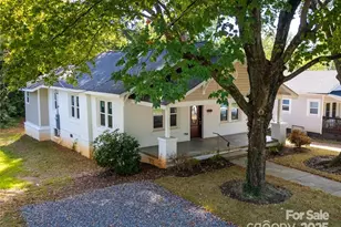 137 Woodlawn Dr, Statesville, NC 28677 - Photo 1