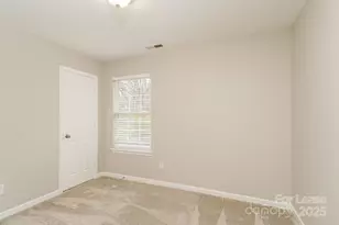 421 Peachtree Rd, Charlotte, NC 28216 - Photo 9