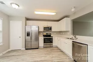 421 Peachtree Rd, Charlotte, NC 28216 - Photo 5