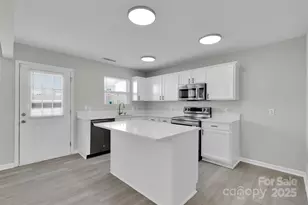 2707 Cochrane Dr, Charlotte, NC 28269 - Photo 9