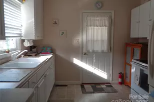 230 Leisure Ln, Waynesville, NC 28786 - Photo 5