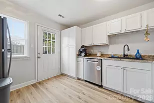 5918 Crape Myrtle Ln, Charlotte, NC 28216 - Photo 11