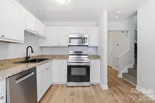 5918 Crape Myrtle Ln, Charlotte, NC 28216 - Photo 13