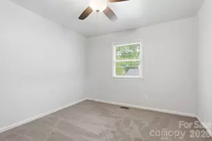 5918 Crape Myrtle Ln, Charlotte, NC 28216 - Photo 15