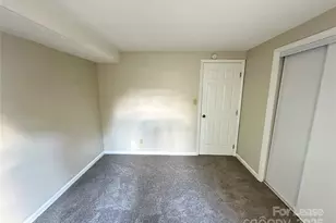 9520 Shannon Green Dr, Charlotte, NC 28213 - Photo 15