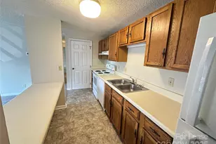 9520 Shannon Green Dr, Charlotte, NC 28213 - Photo 7