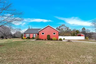 1659 Buffett Cir, Hickory, NC 28602 - Photo 3