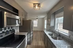 1018 Starcliff Cir, Lancaster, SC 29720 - Photo 3