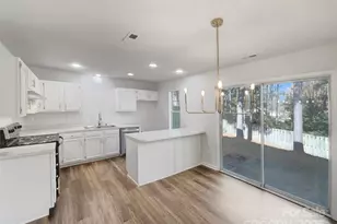 9028 Four Mile Crk Rd, Charlotte, NC 28277 - Photo 9