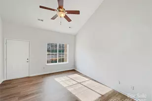 9028 Four Mile Crk Rd, Charlotte, NC 28277 - Photo 7