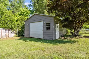 136 Kent Dr, Forest City, NC 28043 - Photo 9