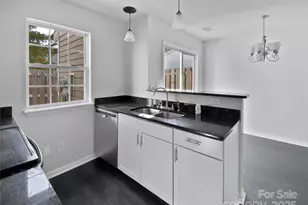 6086 Cougar Ln, Charlotte, NC 28269 - Photo 11