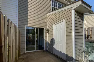 6086 Cougar Ln, Charlotte, NC 28269 - Photo 5