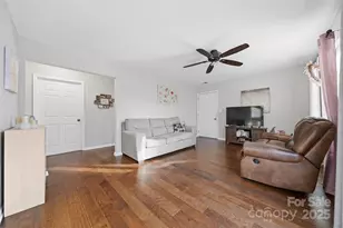 102 Brandywine Dr NE, Conover, NC 28613 - Photo 5