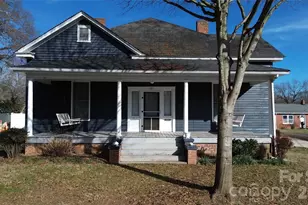 331 S Laurel St, Lincolnton, NC 28092 - Photo 1