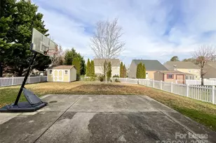 3021 Gloxinia Rd, Charlotte, NC 28215 - Photo 17