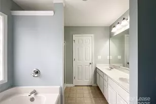 3021 Gloxinia Rd, Charlotte, NC 28215 - Photo 9