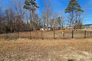 9121 Hutchinson Ln, Charlotte, NC 28216 - Photo 13