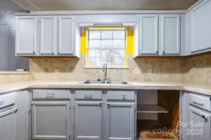 5902 Tynwald Ln, Charlotte, NC 28227 - Photo 11