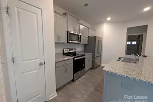 9043 Lowfalls Ln, Charlotte, NC 28216 - Photo 5