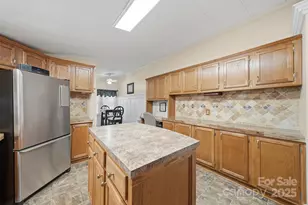 2010 Old Dragstrip St, Hickory, NC 28601 - Photo 15