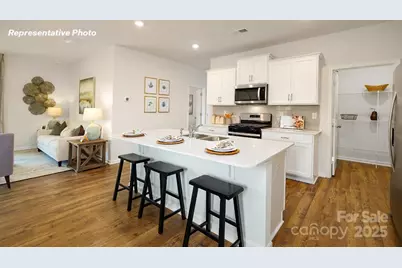 5027 Shallow Brook Drive, Charlotte, NC 28215 - Photo 5