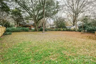 7029 Yorktowne Dr, Charlotte, NC 28226 - Photo 27