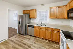 7029 Yorktowne Dr, Charlotte, NC 28226 - Photo 9