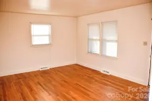 1121 Grovewood Dr, Charlotte, NC 28208 - Photo 3