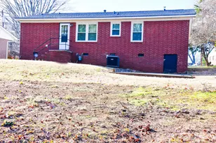 1121 Grovewood Dr, Charlotte, NC 28208 - Photo 17