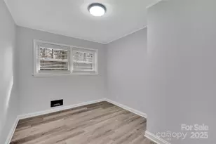 915 Crestmere St, Charlotte, NC 28208 - Photo 15