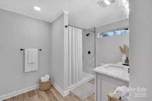 915 Crestmere St, Charlotte, NC 28208 - Photo 11