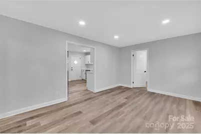 915 Crestmere Street, Charlotte, NC 28208 - Photo 9