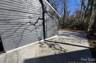 915 Crestmere St, Charlotte, NC 28208 - Photo 33