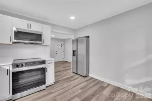 915 Crestmere St, Charlotte, NC 28208 - Photo 17