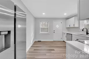 915 Crestmere St, Charlotte, NC 28208 - Photo 7