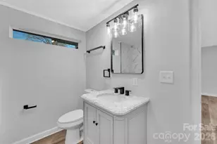 915 Crestmere St, Charlotte, NC 28208 - Photo 15