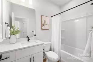 521/525 N Linwood Ave, Charlotte, NC 28216 - Photo 17