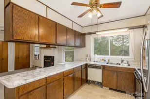 21 W Chapel Rd, Asheville, NC 28803 - Photo 9