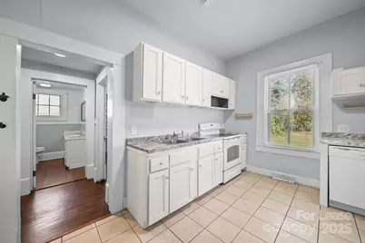 813 E 35th Street, Charlotte, NC 28205 - Photo 13