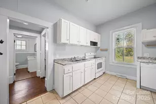 813 E 35th St, Charlotte, NC 28205 - Photo 13