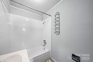 813 E 35th St, Charlotte, NC 28205 - Photo 27