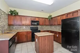 8128 Nikki Cole Dr, Charlotte, NC 28215 - Photo 9